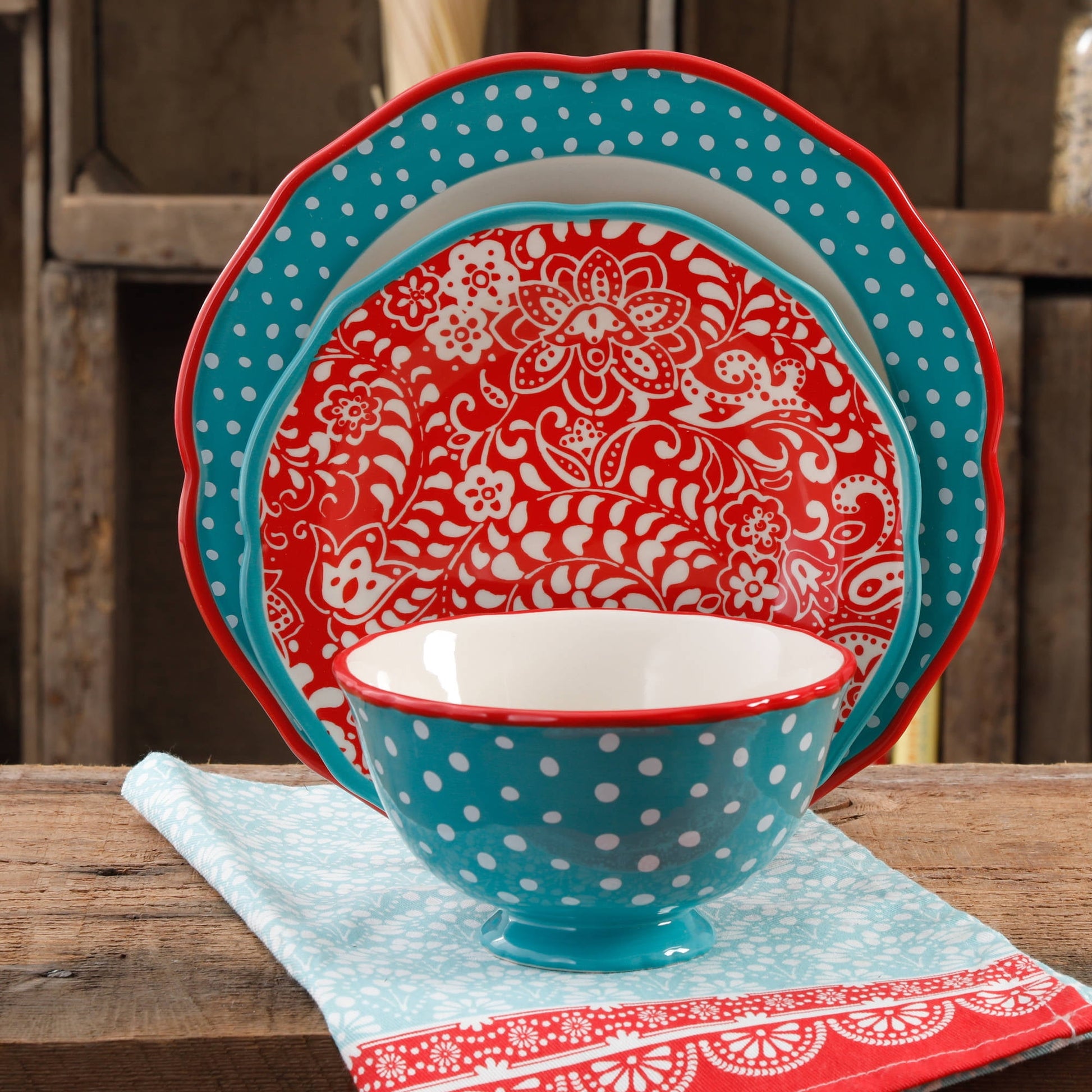 The Pioneer Woman Traveling Vines 12-Piece Dinnerware Set